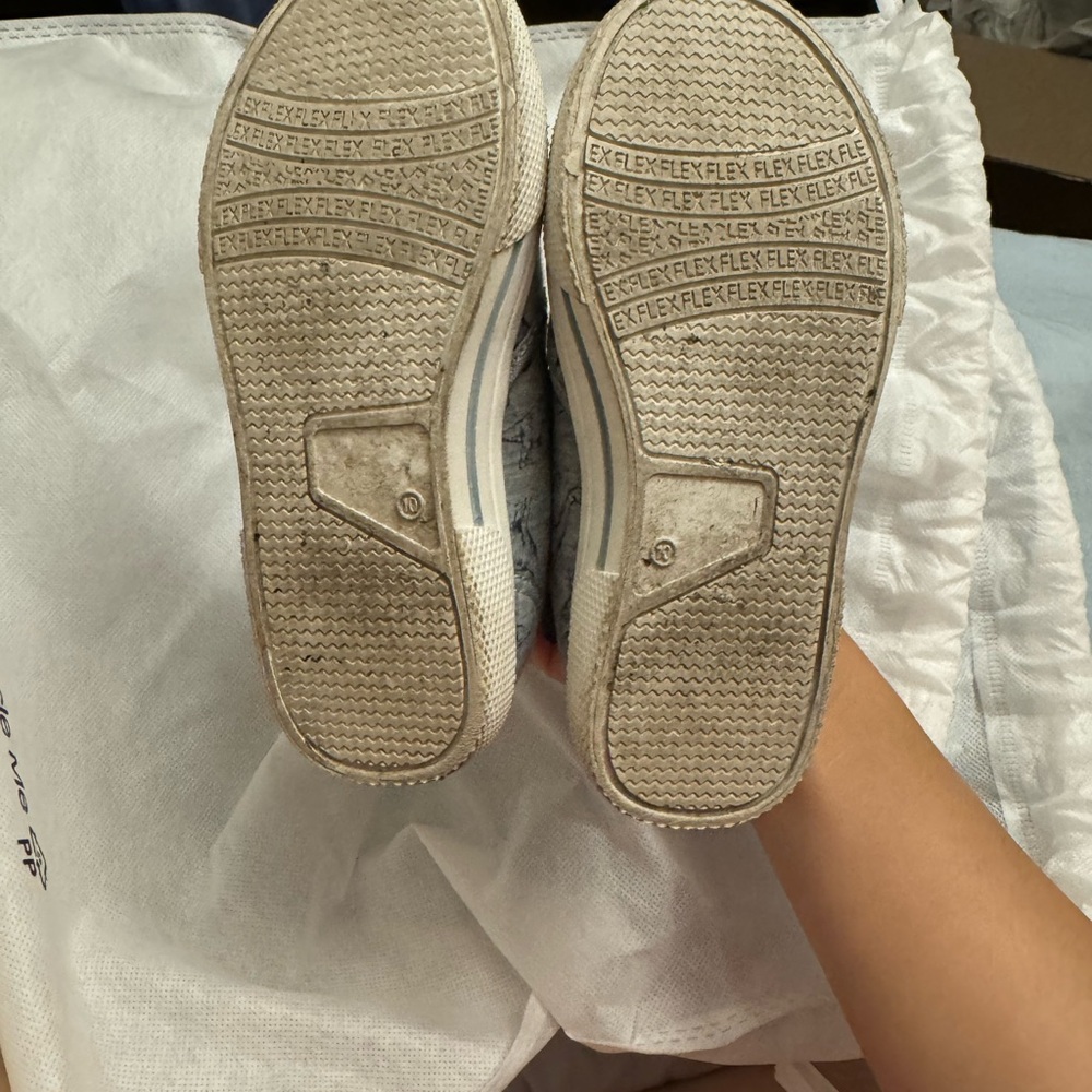 Bundle of three toddler shoes - Picture 3 of 16